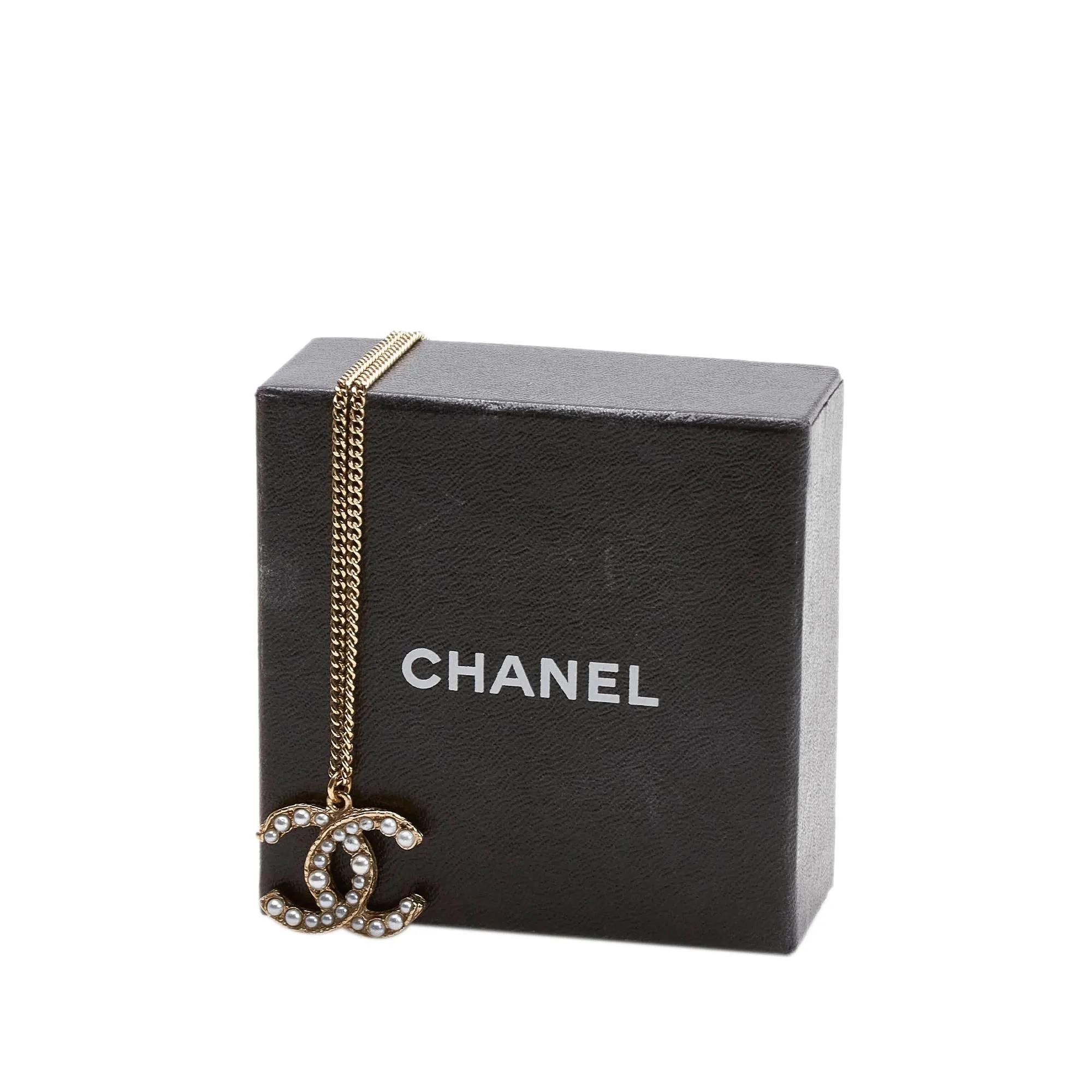 Chanel CC Faux Pearl Pendant Necklace (SHG-31292)