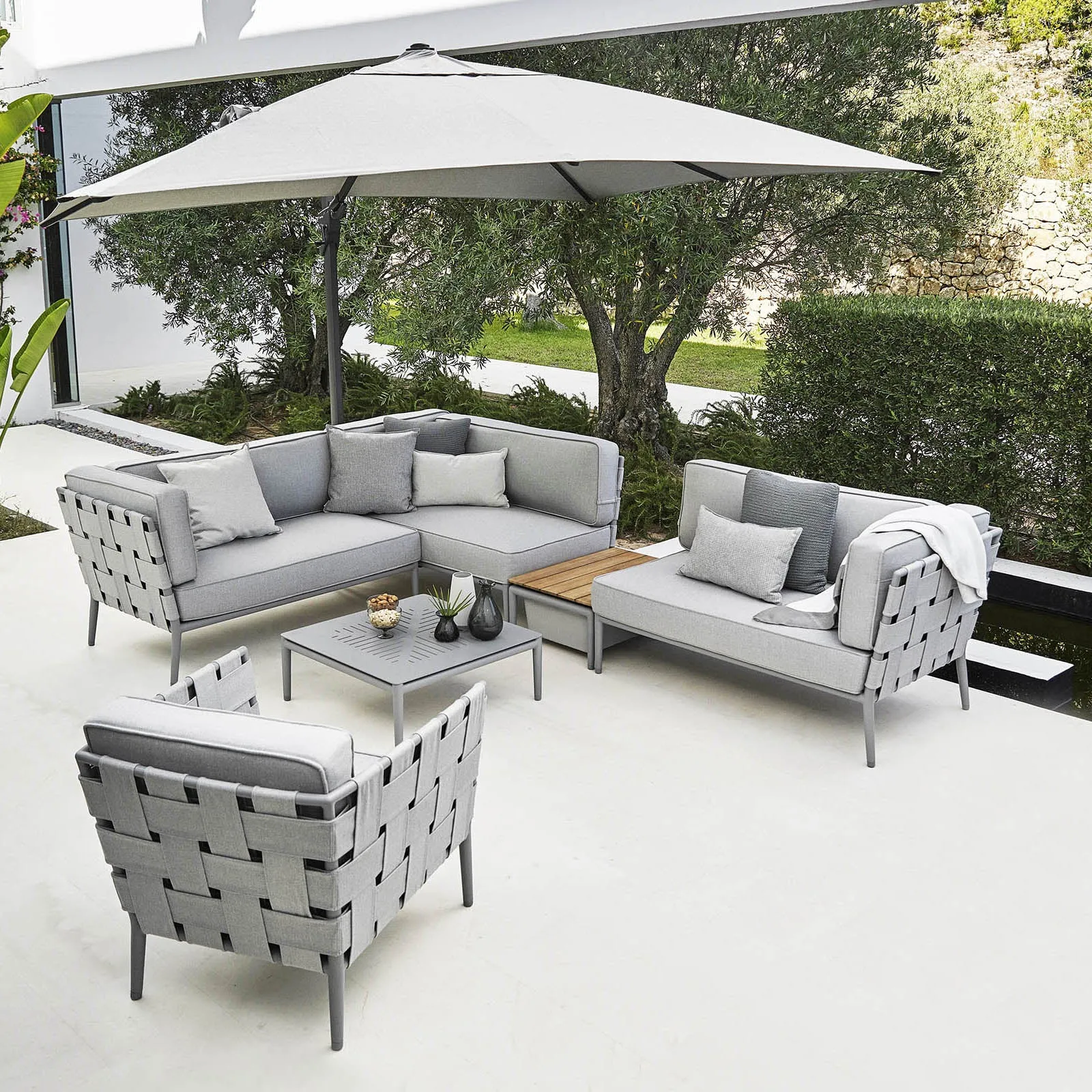 Conic Outdoor Sectional With Table/Storage