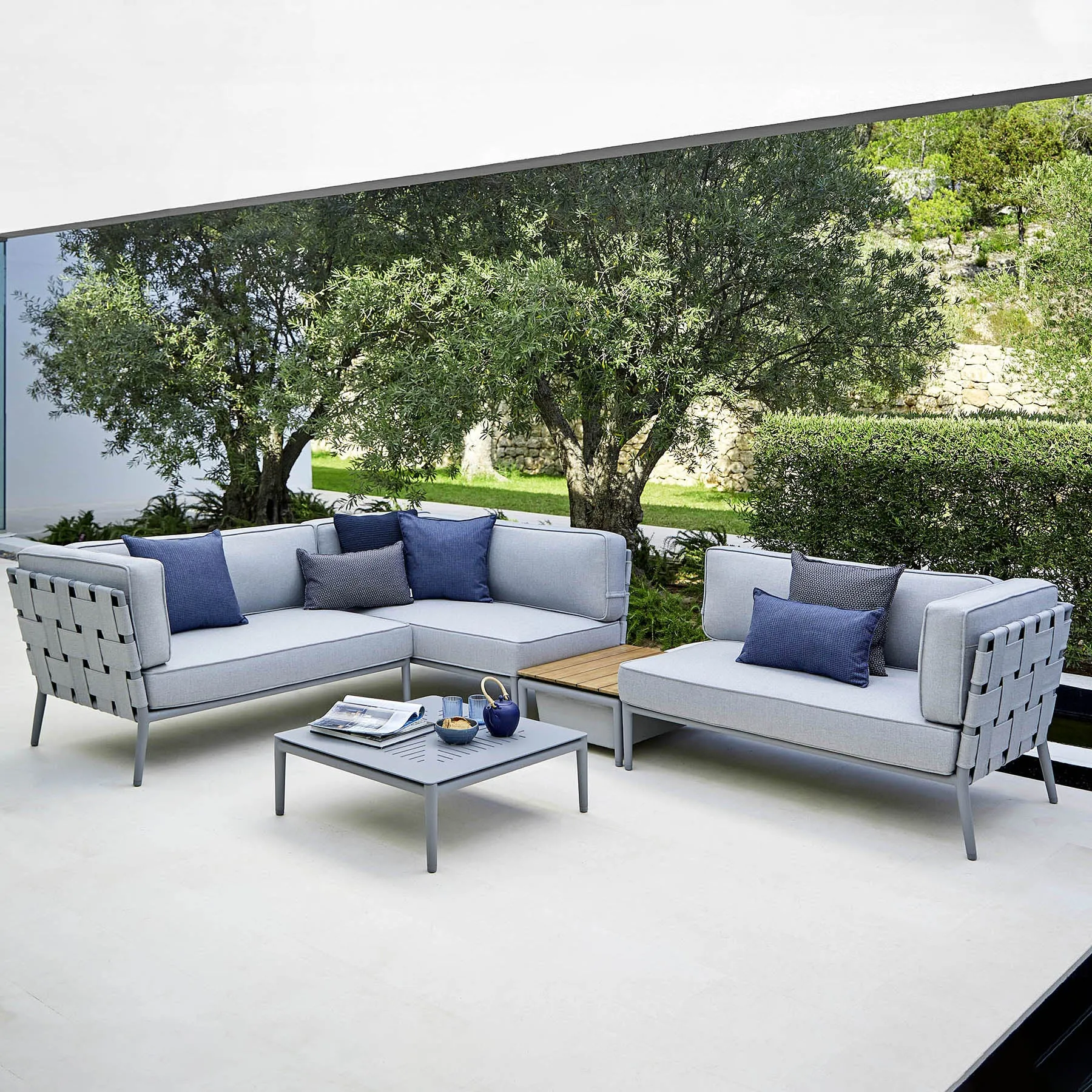 Conic Outdoor Sectional With Table/Storage