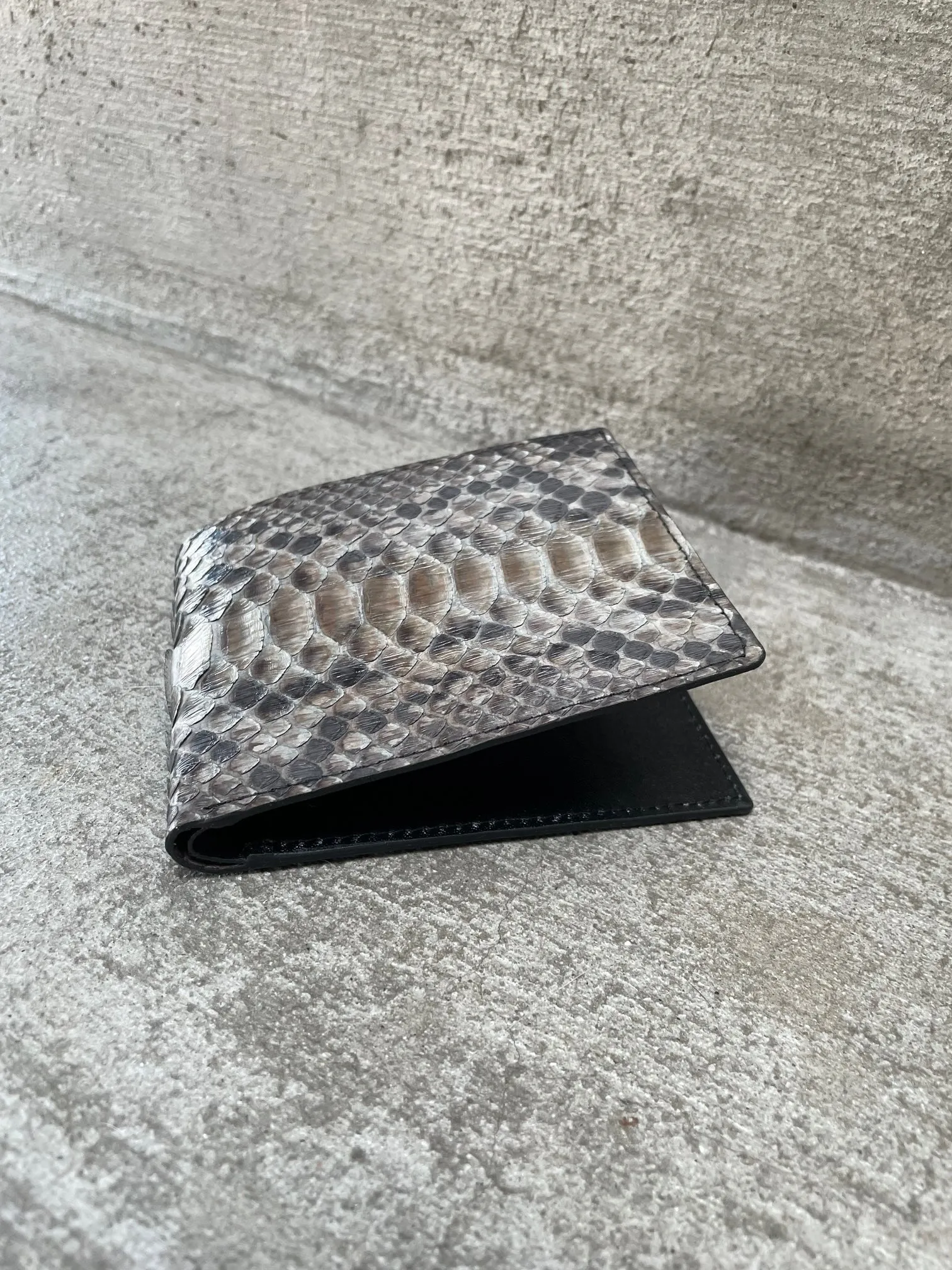 Dusit Men's Grey Motif Bi Fold Wallet