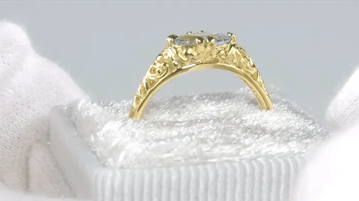 Edwardian Oval Aquamarine Filigree Ring in 14 Karat Yellow Gold