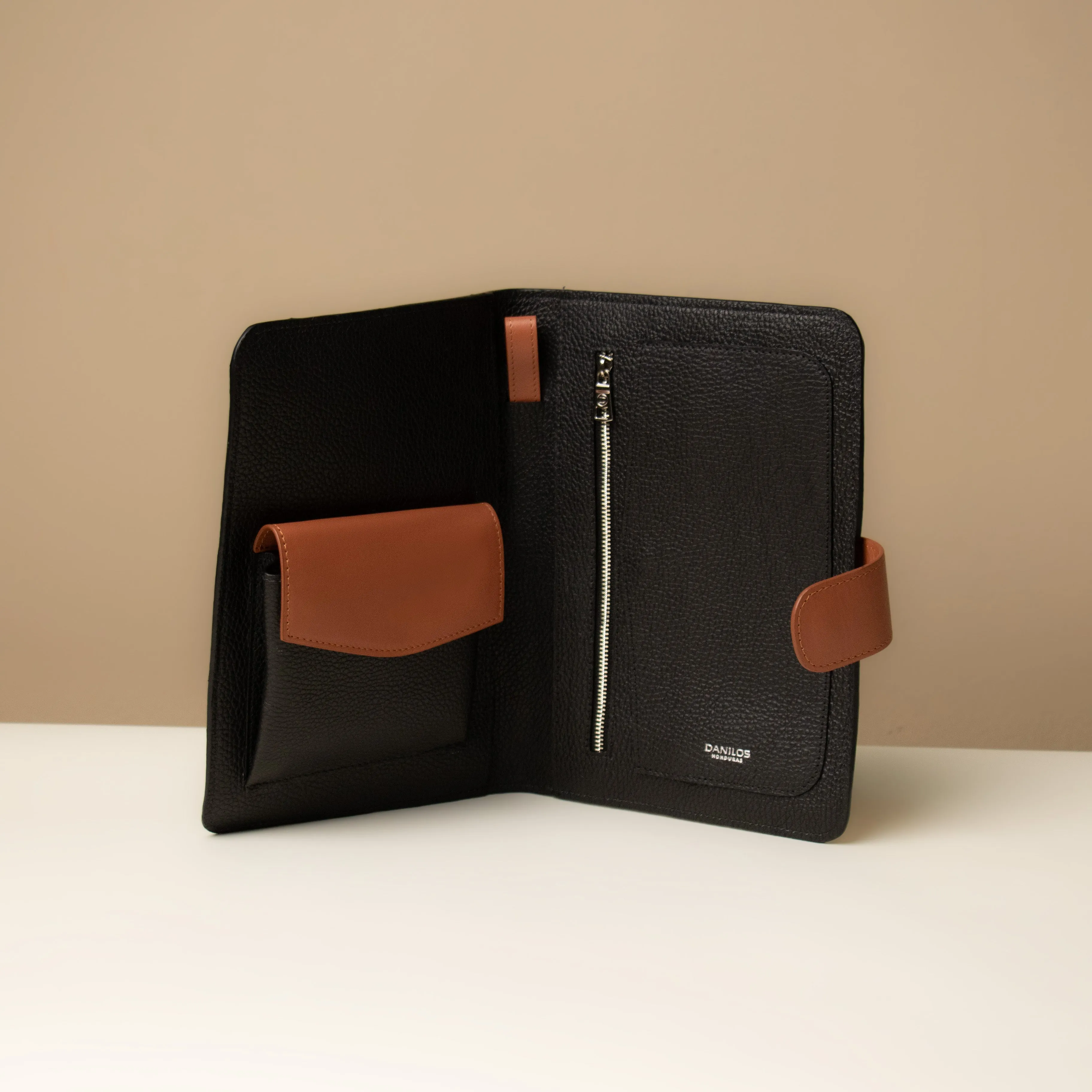Globetrotters Document Holder
