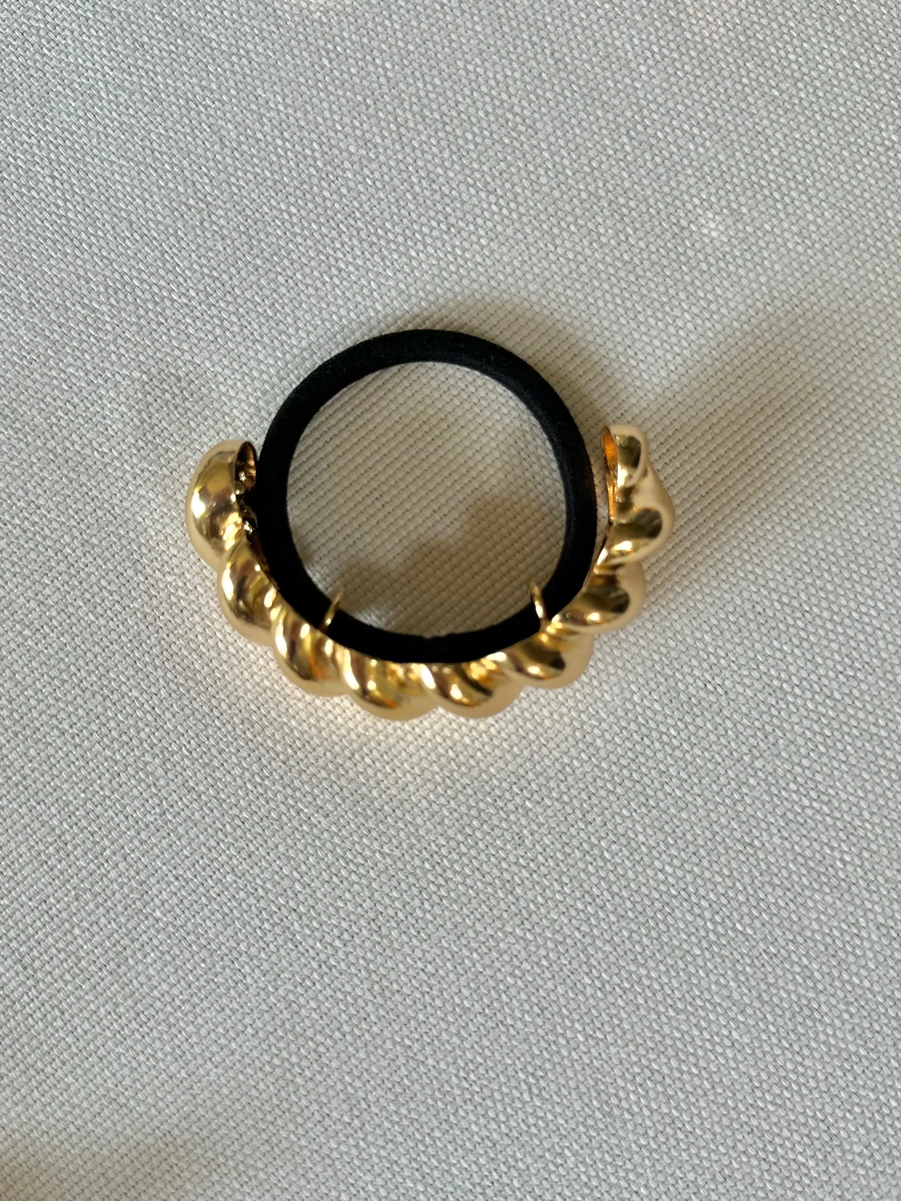 Glossy Twist Pony Cuff