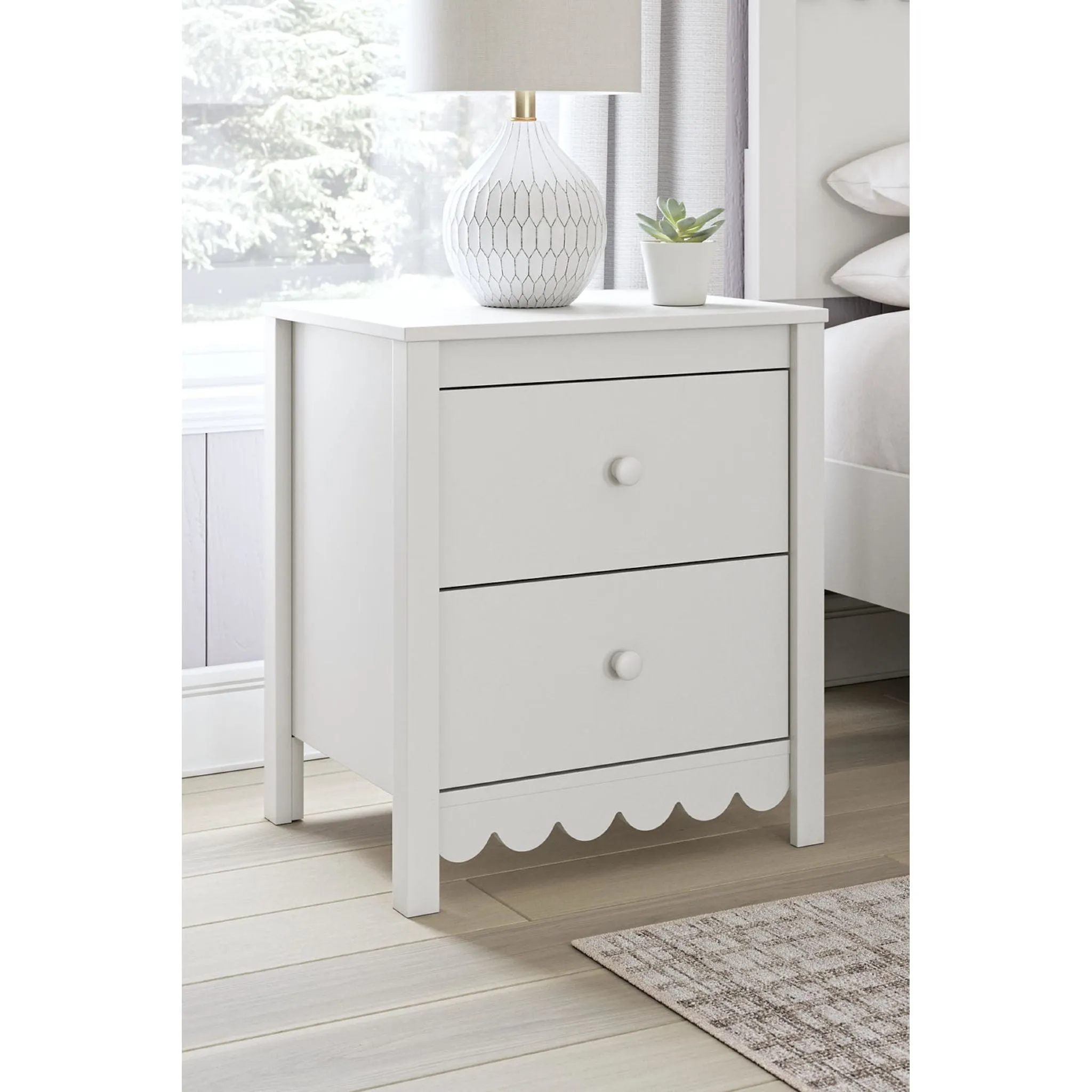 Hallityn Nightstand