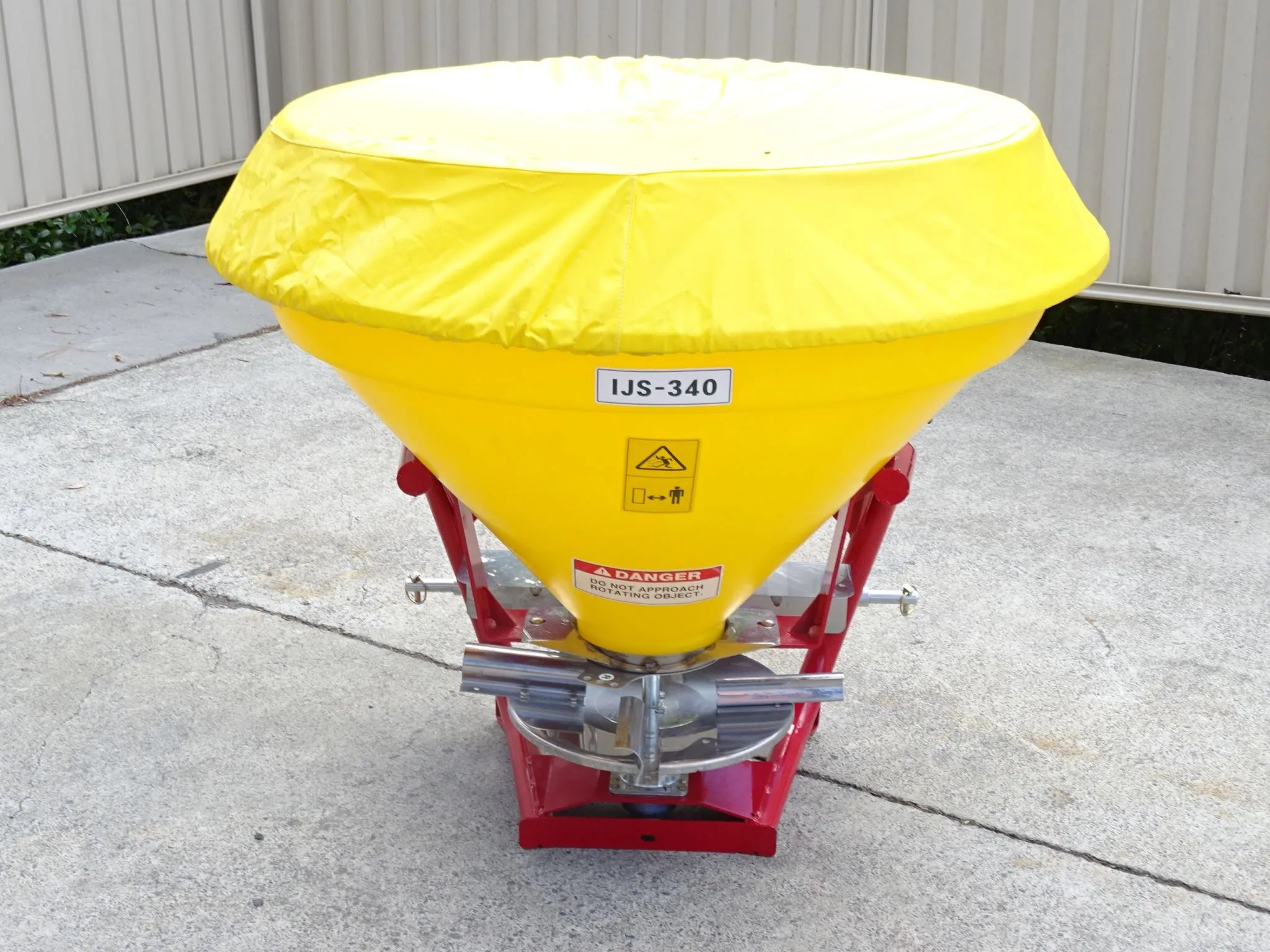 Iris IJS 340 PTO Fertiliser Spreader 340 L