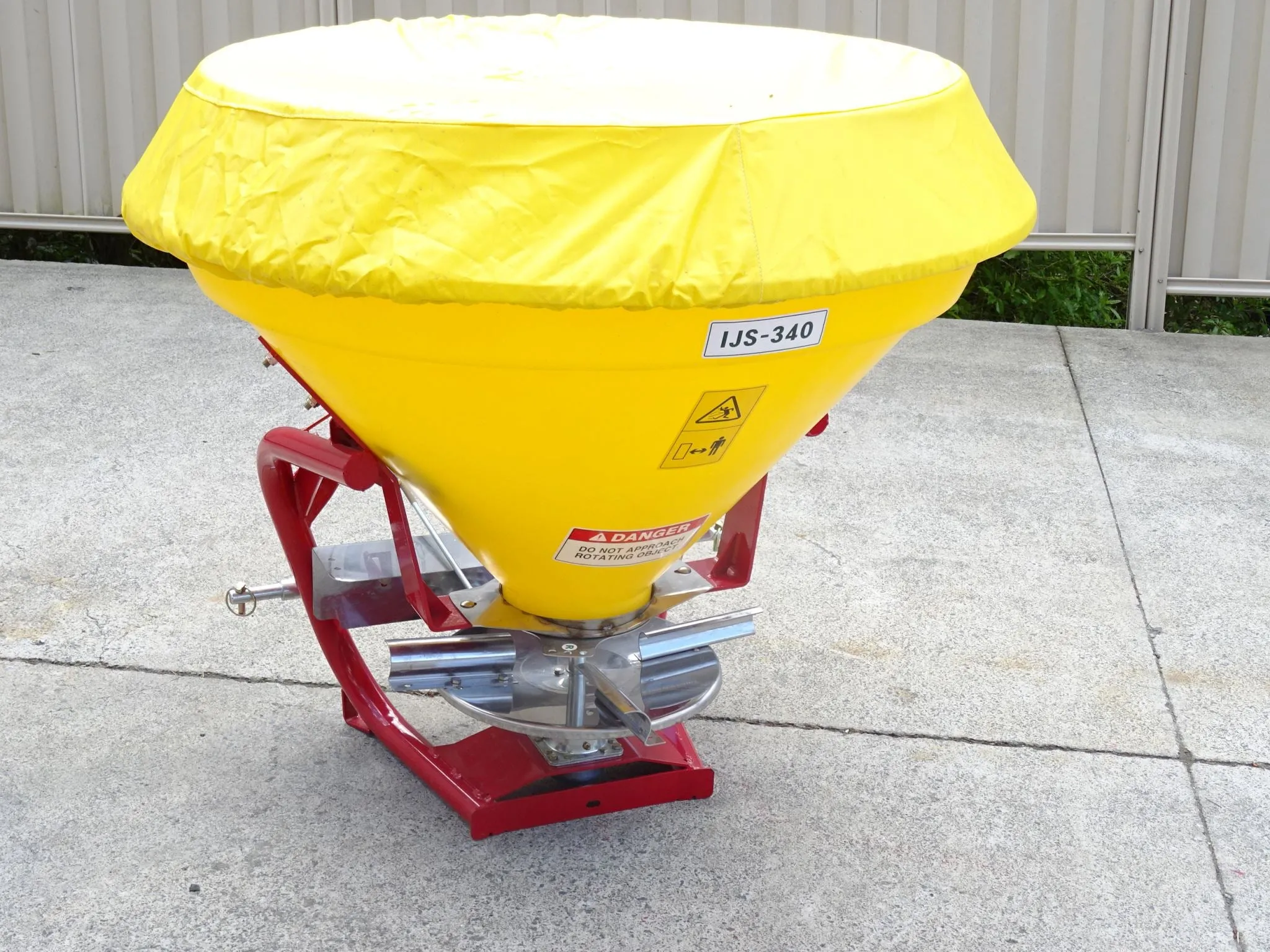 Iris IJS 340 PTO Fertiliser Spreader 340 L