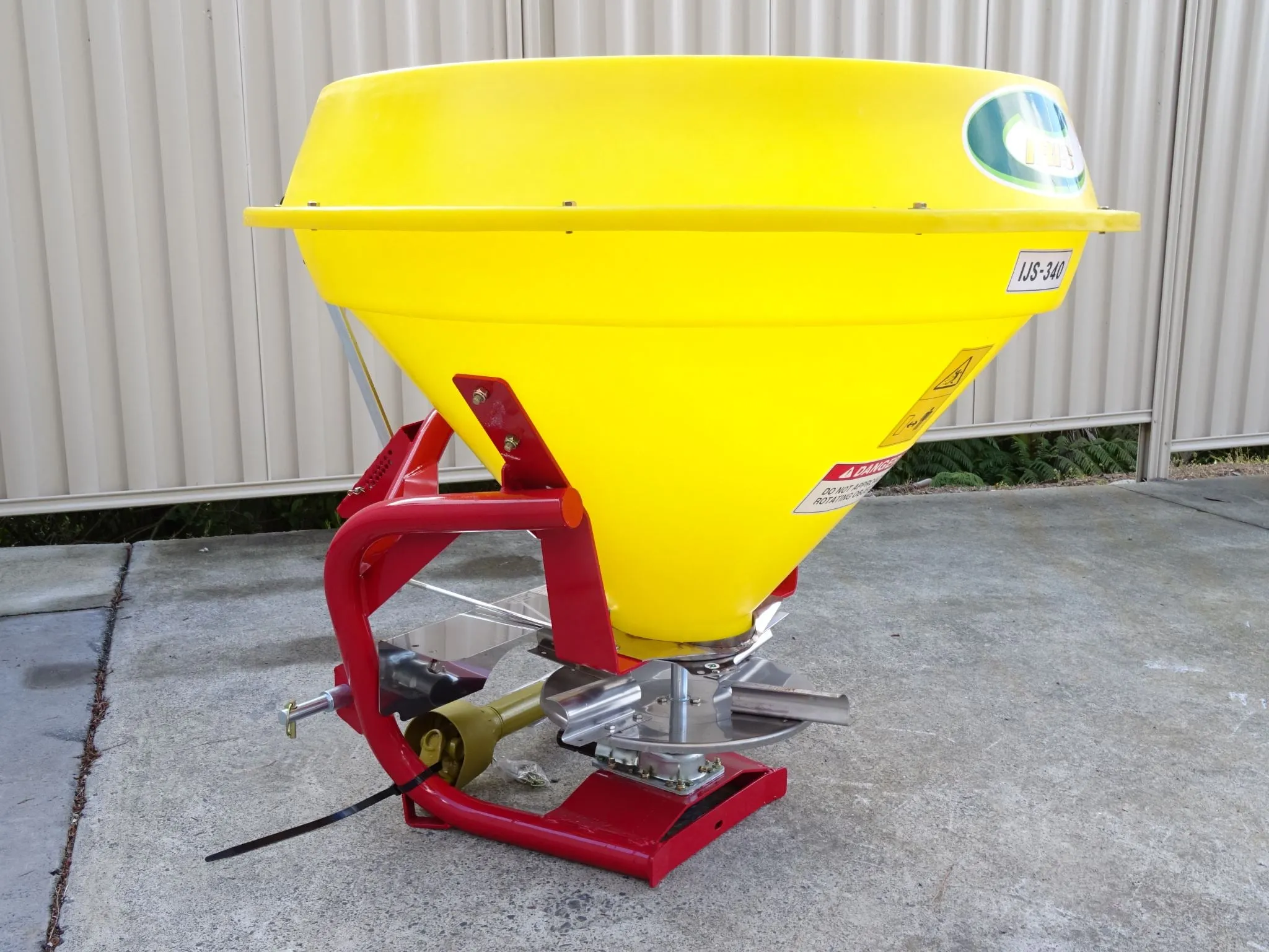 Iris IJS 340 PTO Fertiliser Spreader 340 L