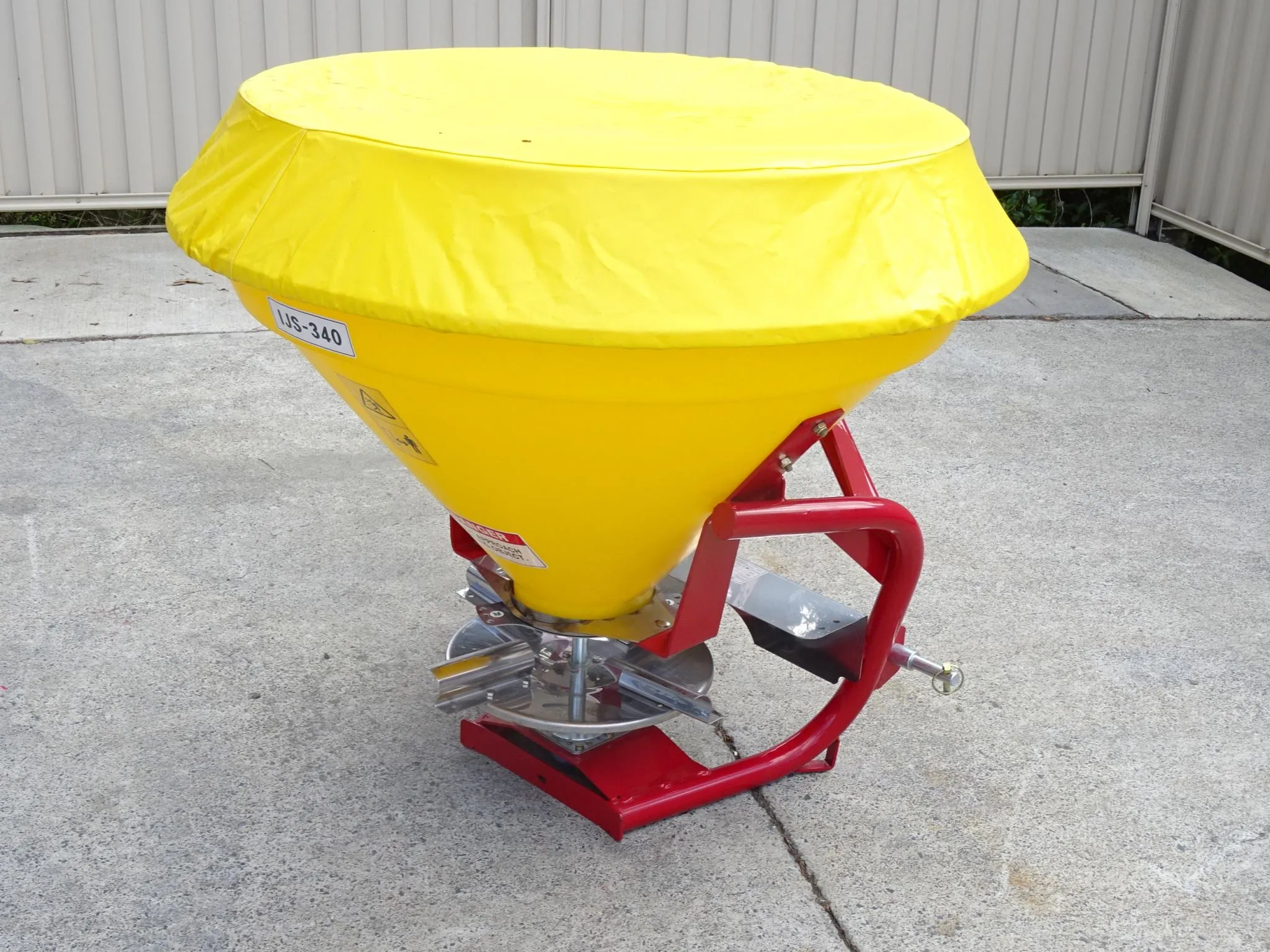 Iris IJS 340 PTO Fertiliser Spreader 340 L