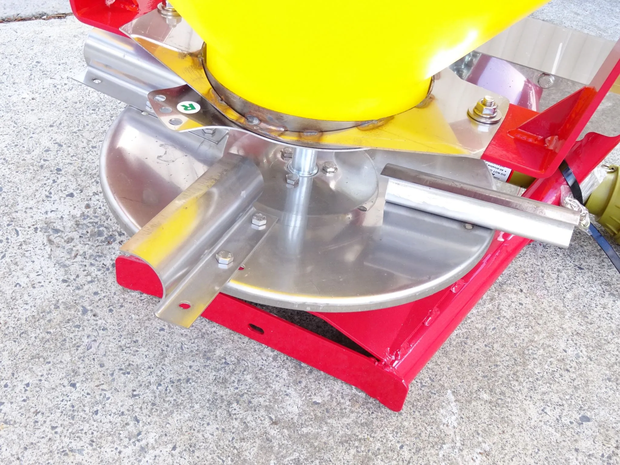 Iris IJS 340 PTO Fertiliser Spreader 340 L