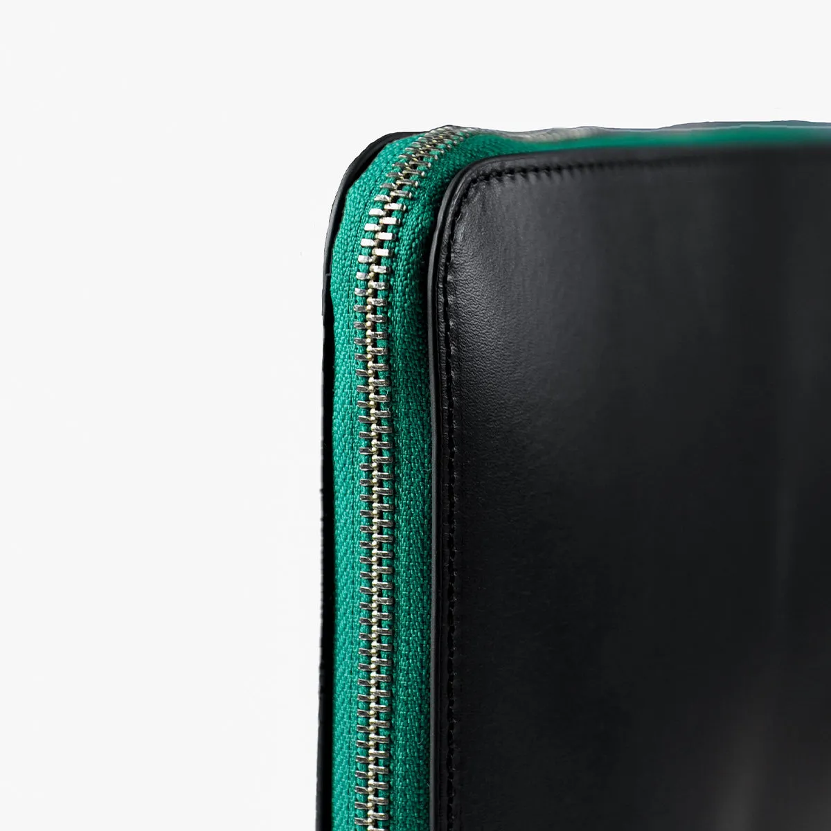 Lisen Laptop Case in Veg. Tanned Leather - Black & Green