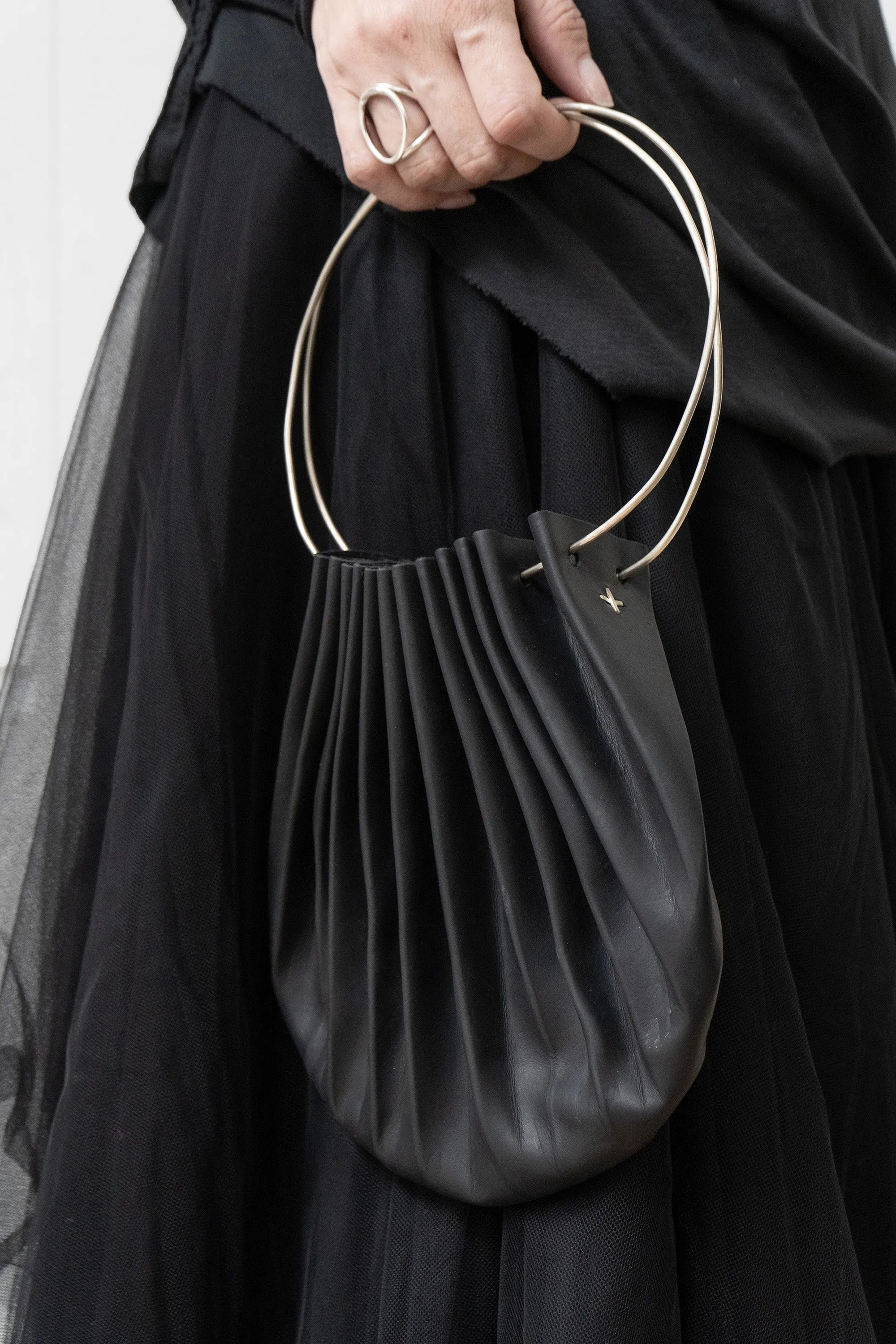 m.a /B703/RS VA 1,0 small shell bag w/silver ring handle