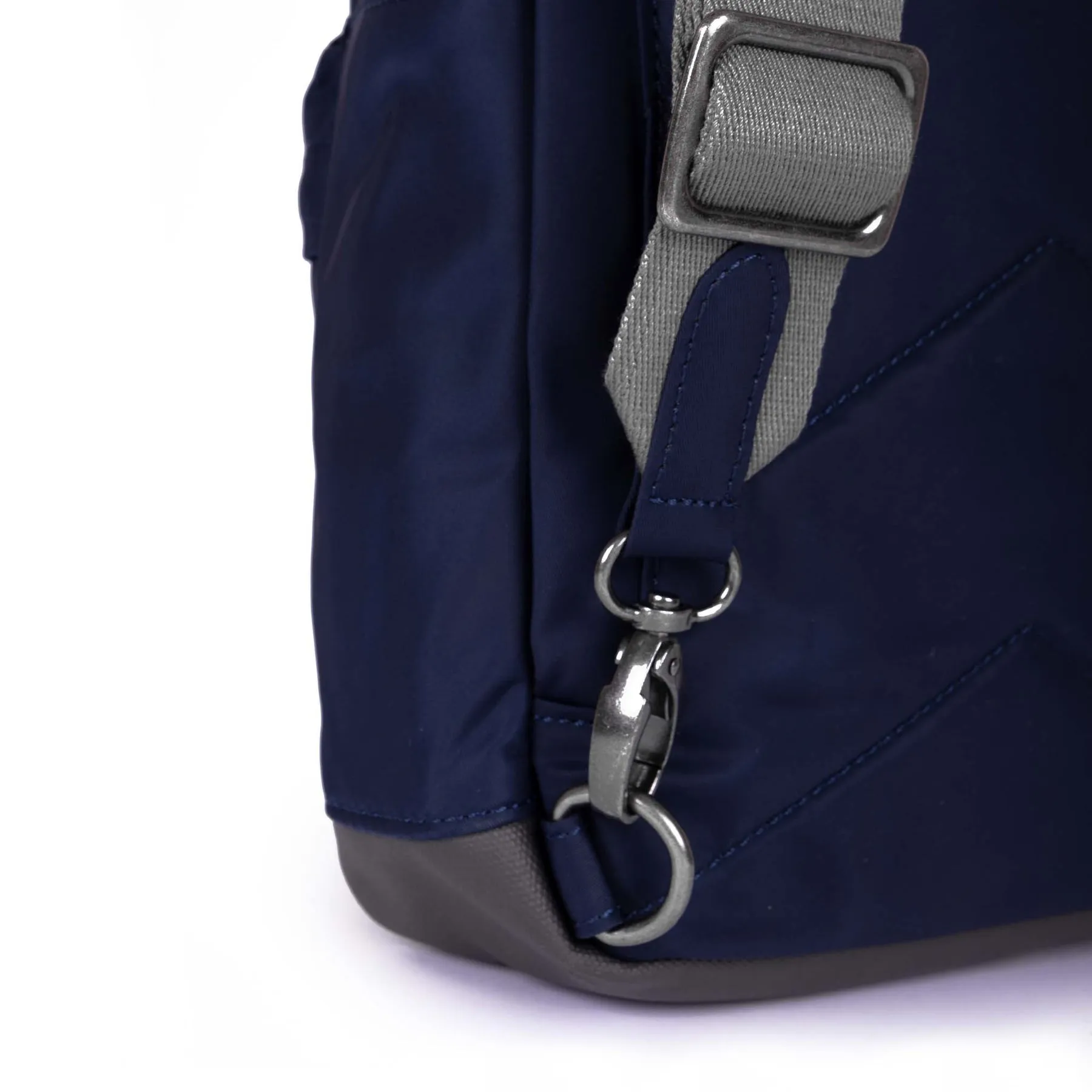 ROKA Willesden B Large Recycled Nylon Bag - Midnight